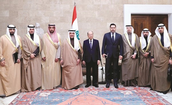وزير الخارجية والوفد المرافق مع الرئيس اللبناني في بيروت أمس 