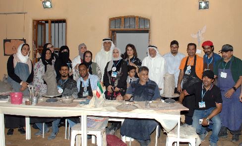 صورة جماعية للمشاركين في (ورشة الخزف لدول مجلس التعاون الخليجي)