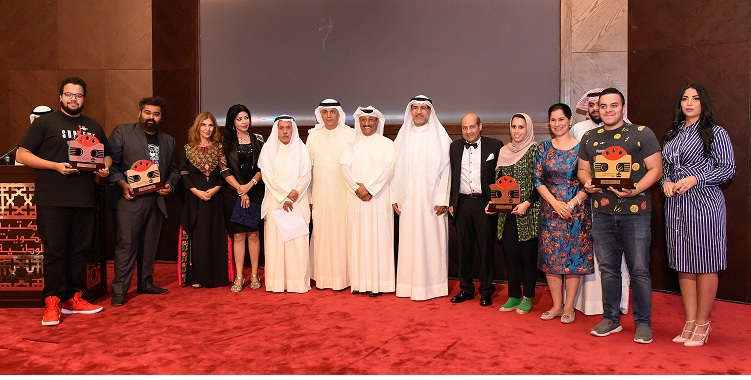 لقطة جماعية للفائزين في مهرجان الكويت السينمائي الثاني