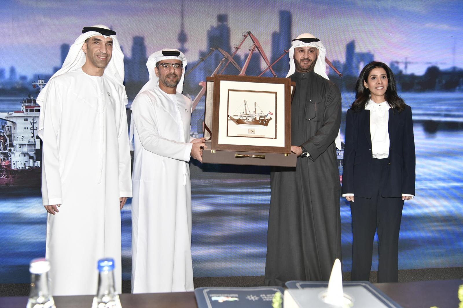 إقتصاد /  موانئ أبوظبي تطور وتشغل "حاويات الشعيبة" 